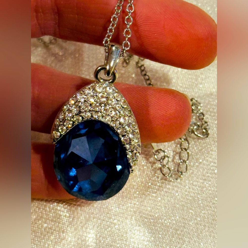 Tanzanite & crystal pendant necklace